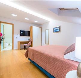 Luxury 5 Bedroom Villa with Heated Pool, Jacuzzi, Steam Room and Sea Views in Lozica near Dubrovnik, Sleeps 10